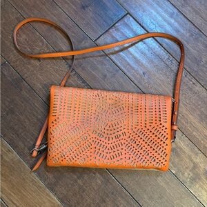 Stella & Dot Orange Foldover Lattice Purse with Crossbody Shoulder Strap NWOT